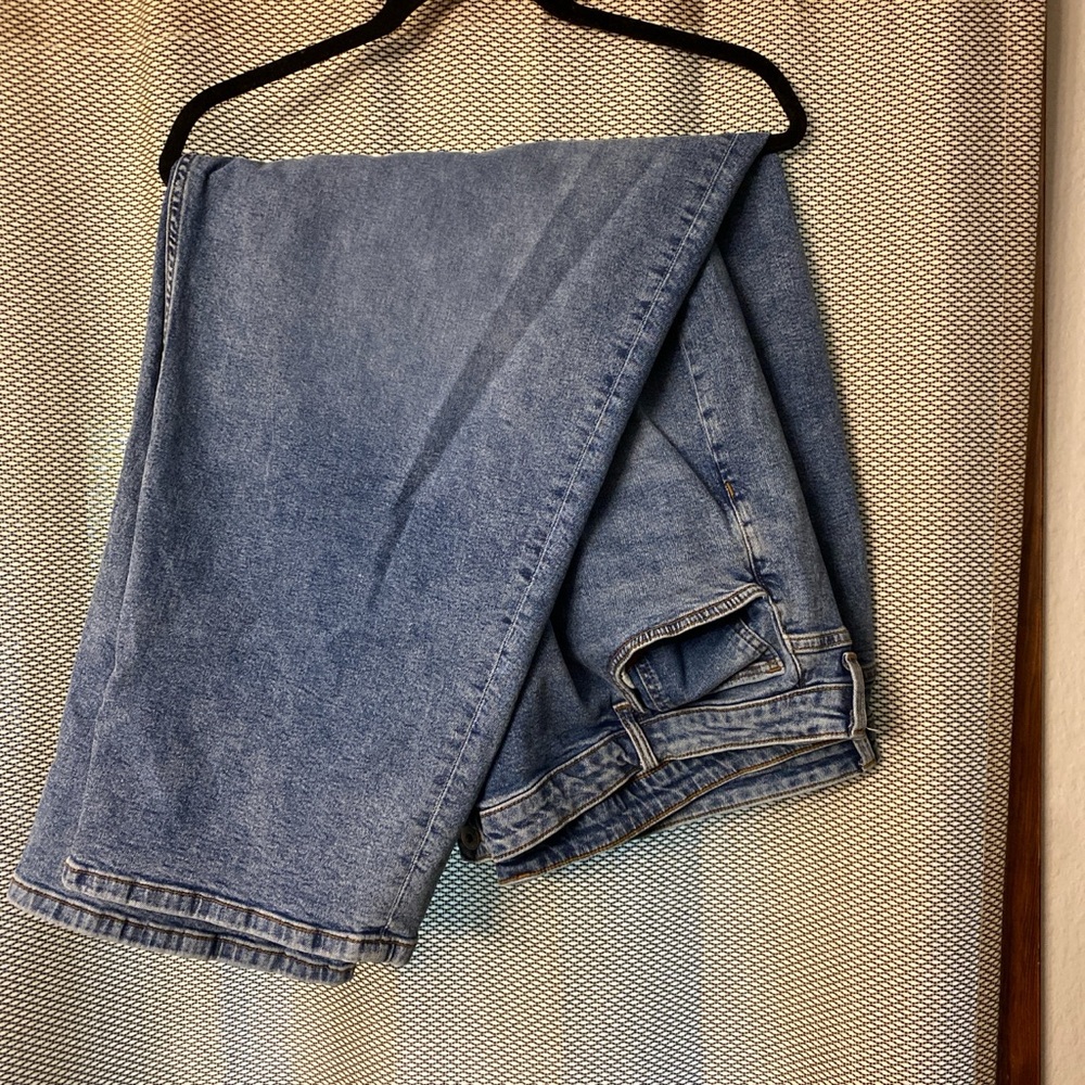 Light Wash High Waisted Jeans Slightly Skinny